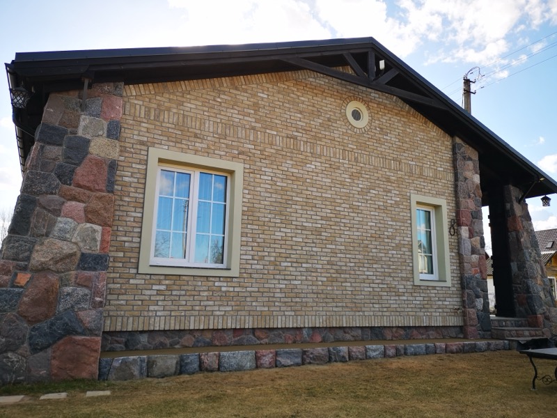Fences & columns — Akmuo Kitaip